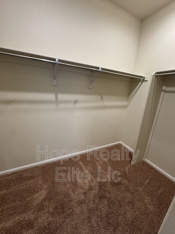 Building Photo - 6672 Kearsarge Dr