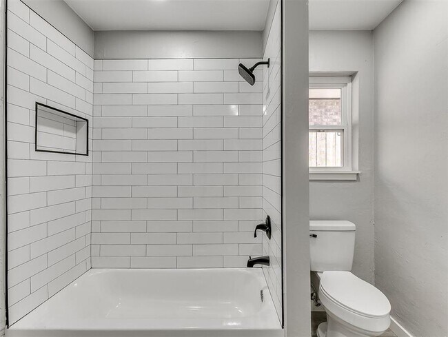 Building Photo - Look at this beautiful home!! 4 bed, 3 full baths!