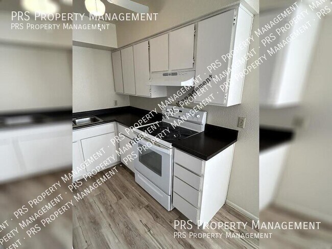 Building Photo - 2652 E Oakleaf Dr