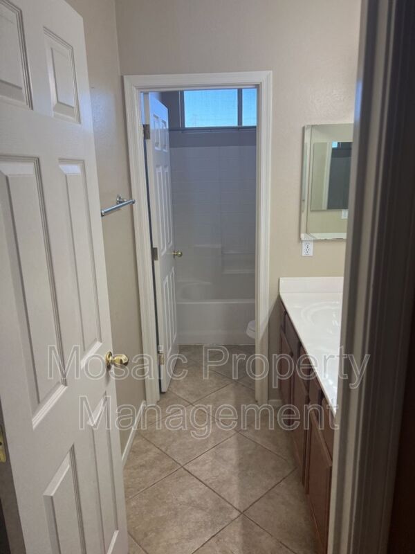 Building Photo - 3938 E Remington Dr