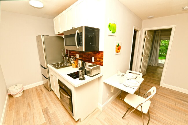 Building Photo - PR 06