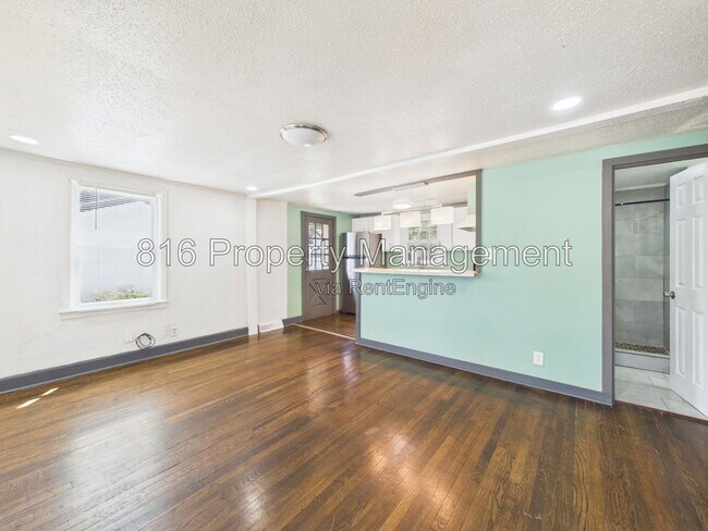 Building Photo - 810 S Woodland Ave