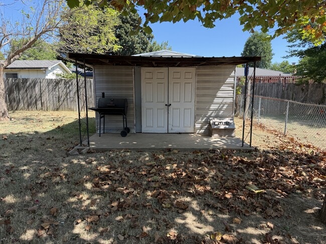 Building Photo - 116 Fern Dr
