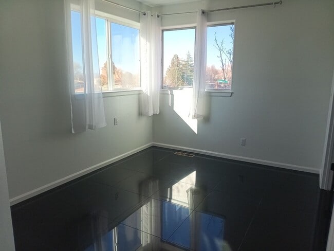 Building Photo - 3 Bedroom, 2.5 Bathroom Home! Schedule a Showing Soon!