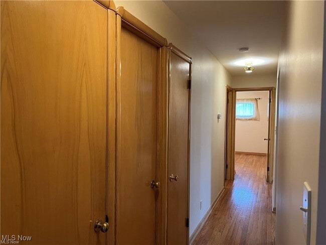 Building Photo - 7570 Hoertz Rd