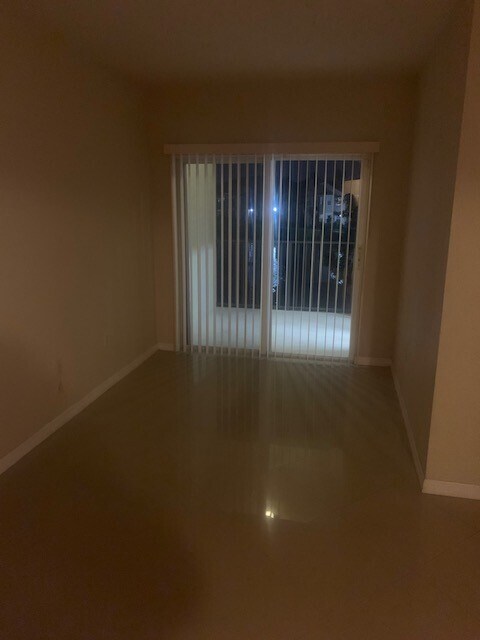 Building Photo - 3/2 Lake available in North Lauderdale
