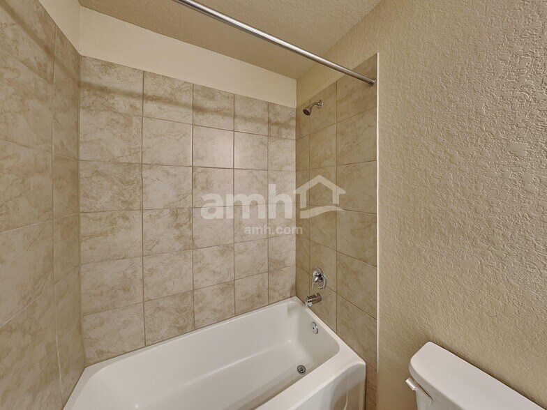 Building Photo - 747 Red Barn Bnd