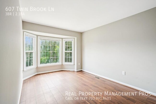 Building Photo - 607 Twin Brook Ln