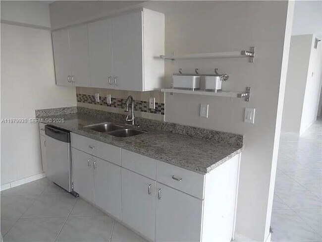 Building Photo - 17500 N Bay Rd