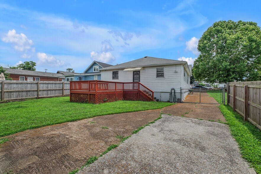 Building Photo - 1607 22nd Ave N