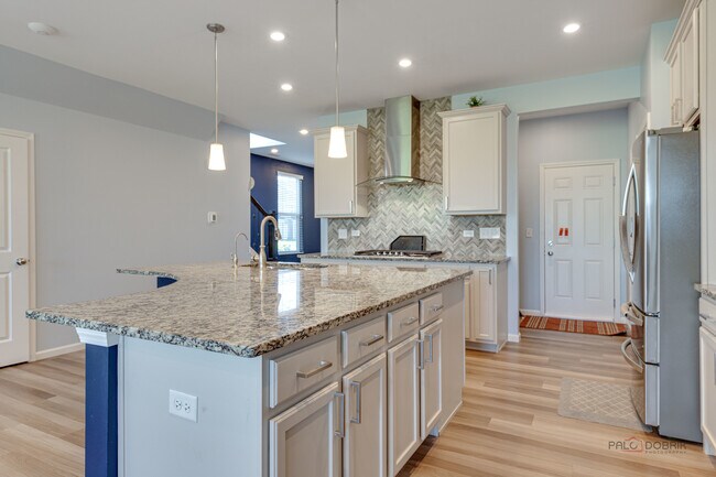 Building Photo - 573 Watercress Dr