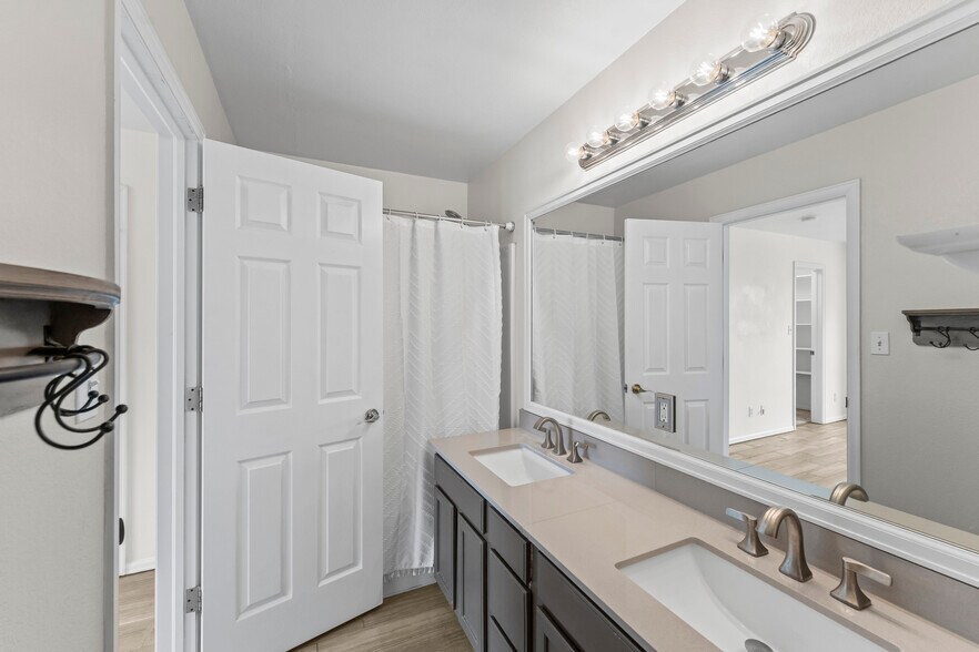 Building Photo - 133 S Spaulding Ave