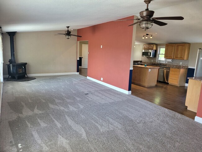 Building Photo - 11665 Blaney Rd S