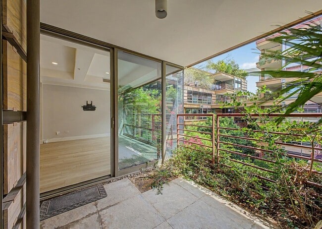 Building Photo - 7147 E Rancho Vista Dr