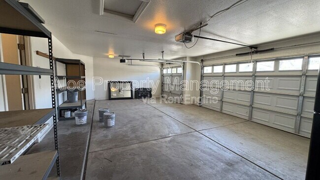 Building Photo - 491 W Ebony Way