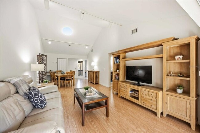 Building Photo - 1626 Brookhouse Dr