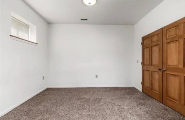 Building Photo - 621 Twin Valley Dr