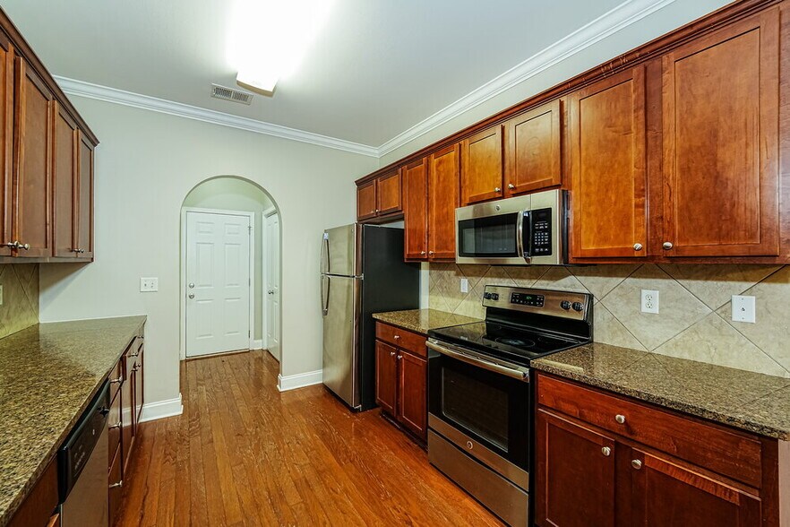 Building Photo - 1140 Overlook Dr
