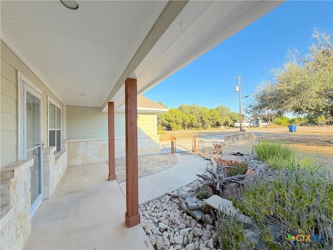 Building Photo - 849 Scenic Hills Dr