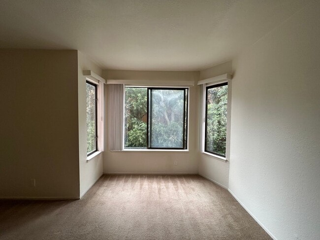 Building Photo - Large 2 BR / 2 BA featuring Cathedral Ceilings, Washer & Dryer, Plus Parking Included!