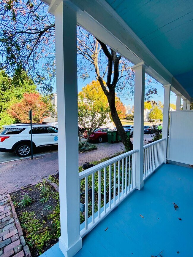 Building Photo - Beautifully Renovated 2bdrm/1.5bth Row House Located in Historic Church Hill!!