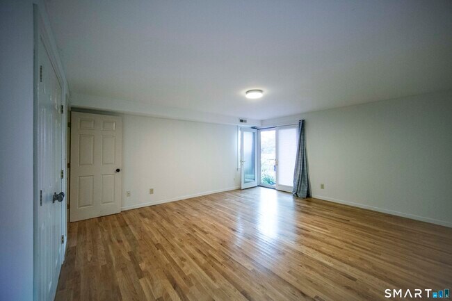 Building Photo - 440 Prospect St