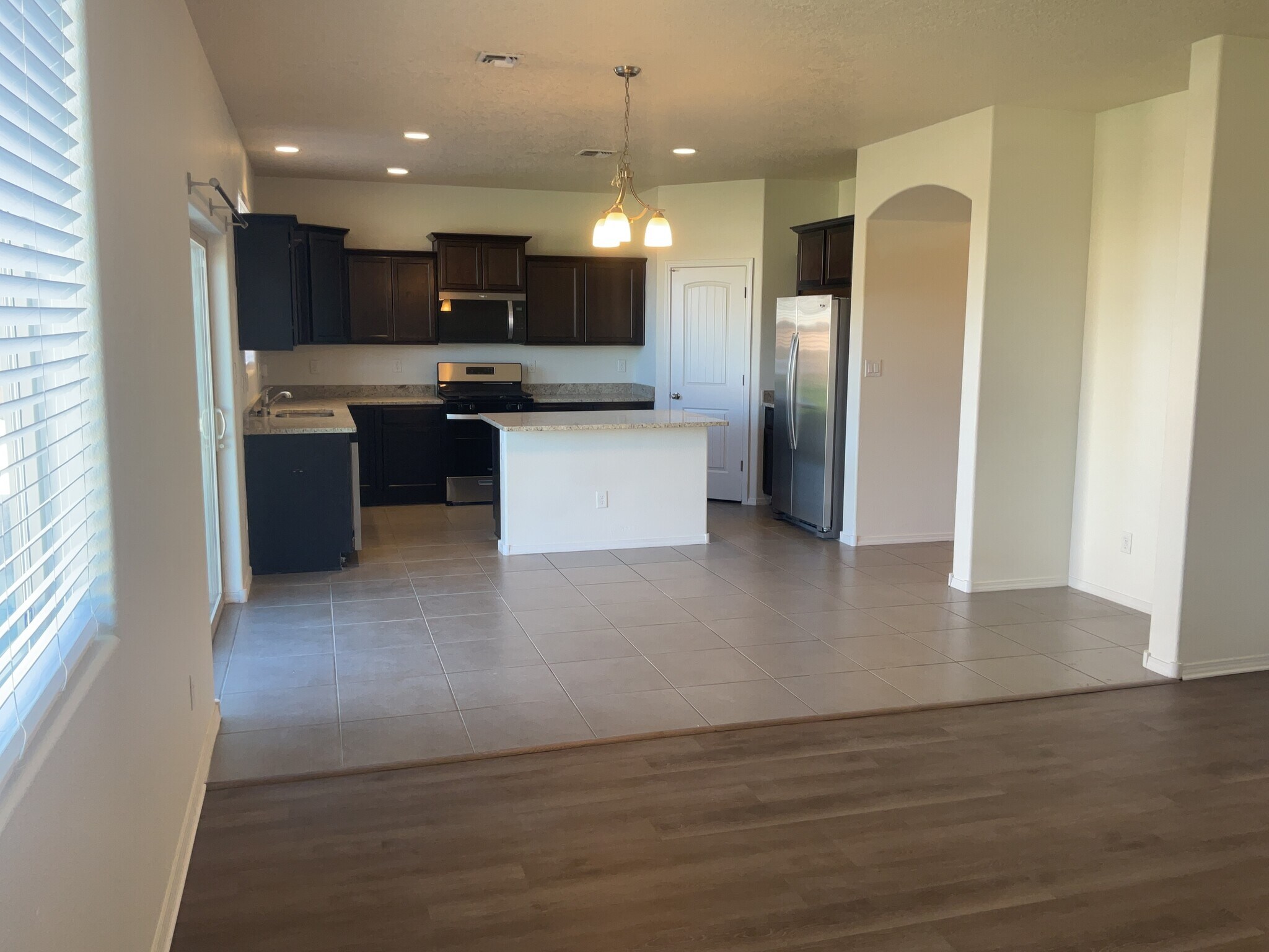 Building Photo - 904 Crown Ct NE