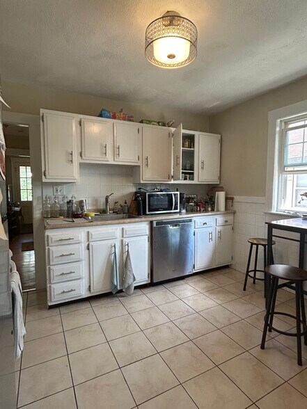 Primary Photo - 60 Litchfield St