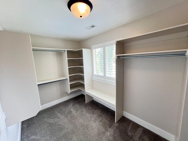Building Photo - 564 Spring Meadow Ln