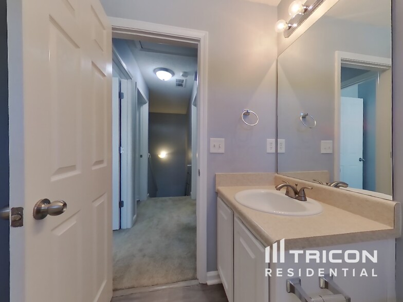 Building Photo - 341 Rosemont Ct