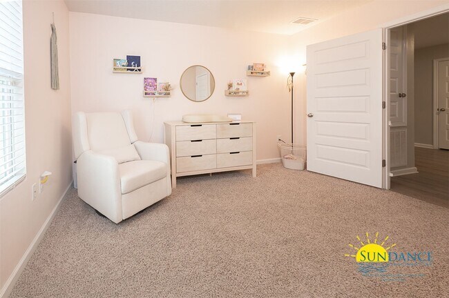 Building Photo - Stunning 4 Bedroom Home in Crestview! -Sol...