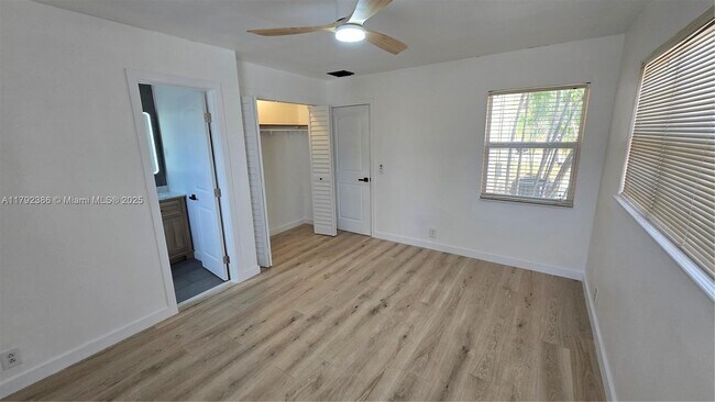 Building Photo - 1448 NE 24th Ct