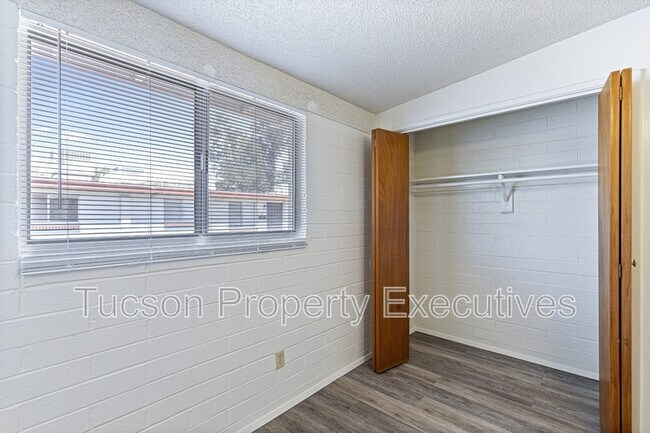 Building Photo - 4246 E Pima St