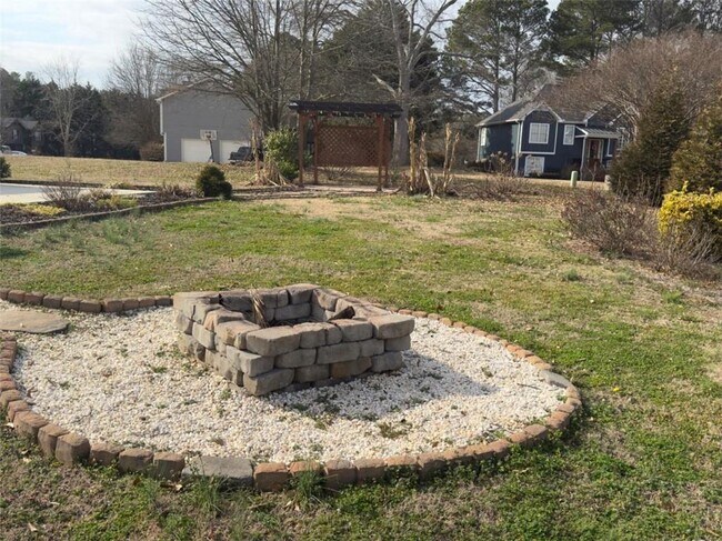 Building Photo - 705 Ridgeland Rd