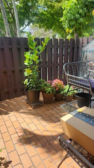 Building Photo - 532 Briarwood Cir