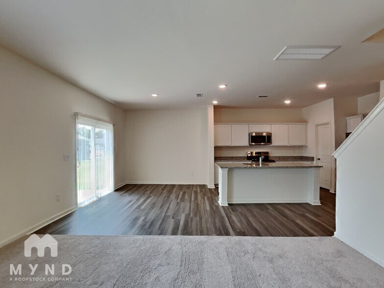 Building Photo - 1148 Centerview Dr