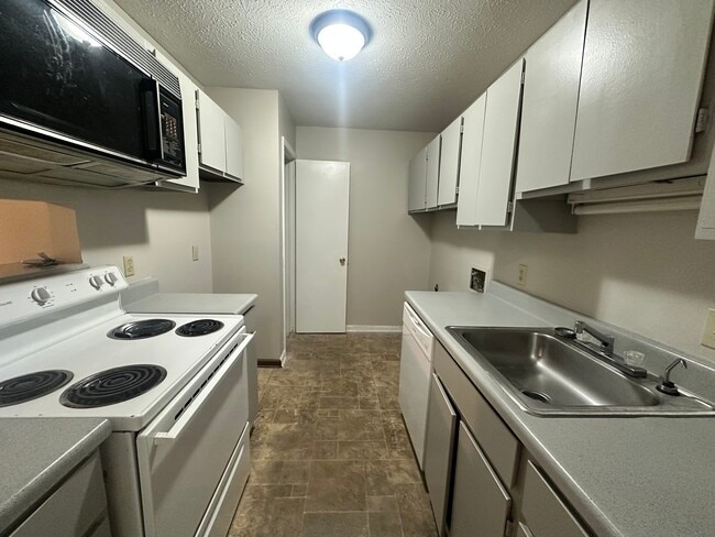Building Photo - 20 Knights Cove