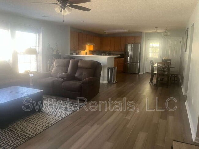 Building Photo - 343 Briarbend Rd