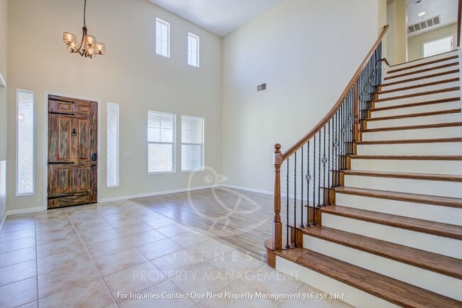 Building Photo - Huge home, Lincoln Crossing - walking dist...