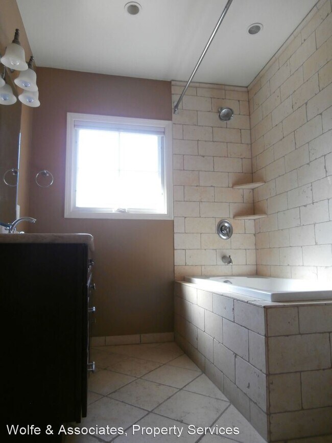 Building Photo - 3 br, 2 bath House - 1595 Miramar Lane