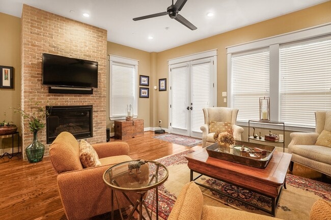 Building Photo - 508 W Polk St