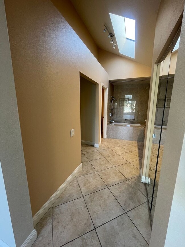 Building Photo - Spacious 2 Bed, 2 Bath House in Prestigious Coto de Caza For Rent!