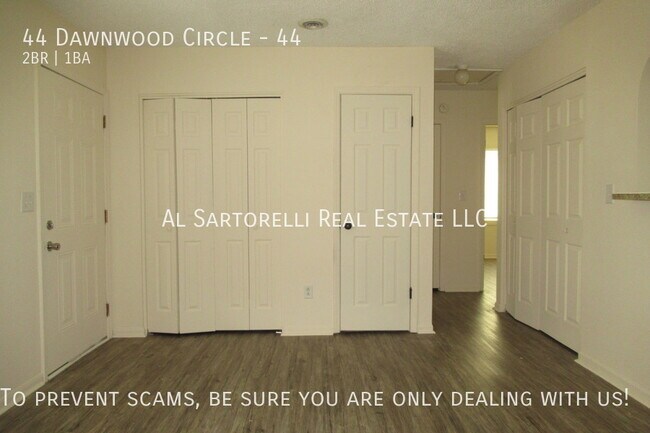 Building Photo - Pet Friendly Condo close to town and ready...