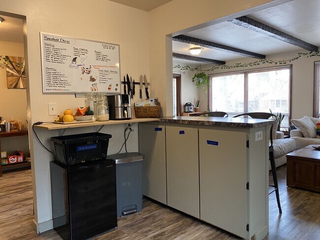 Building Photo - STUDENTS WELCOME! Spacious single-family home in the heart of Ft. Collins!