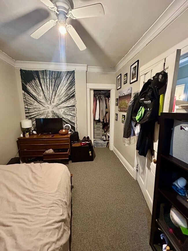 Building Photo - 2115 E 1st St