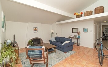Building Photo - Stunning Saltillo Tiled Single Story Condo in Oceanside!