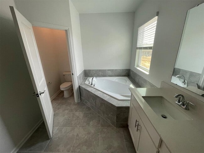 Building Photo - 6241 Blissful St