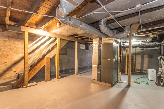 Building Photo - Update 3 bedroom 2 bath home