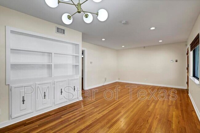 Building Photo - 10138 Estacado Dr