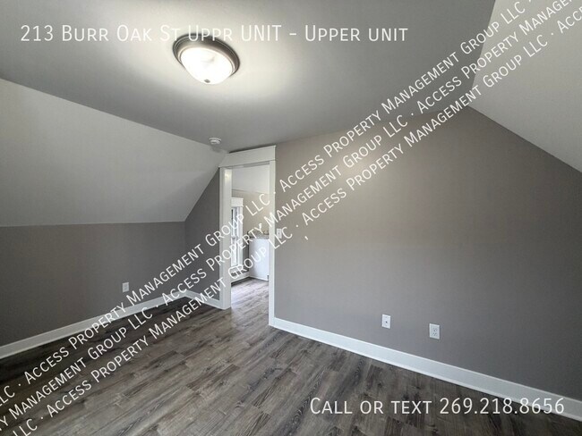 Building Photo - 213 Burr Oak St